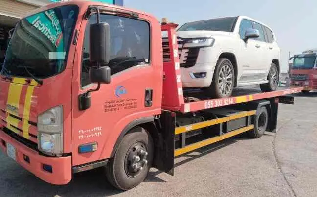 سطحة هيدروليك في الخبر — سحب ونقل المركبات في الخبر